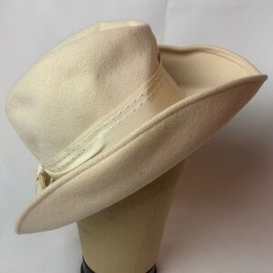 Vintage Doeskin 100% Wool Fedora Hat Ivory Ribbon Band Women’s Queen Pennington